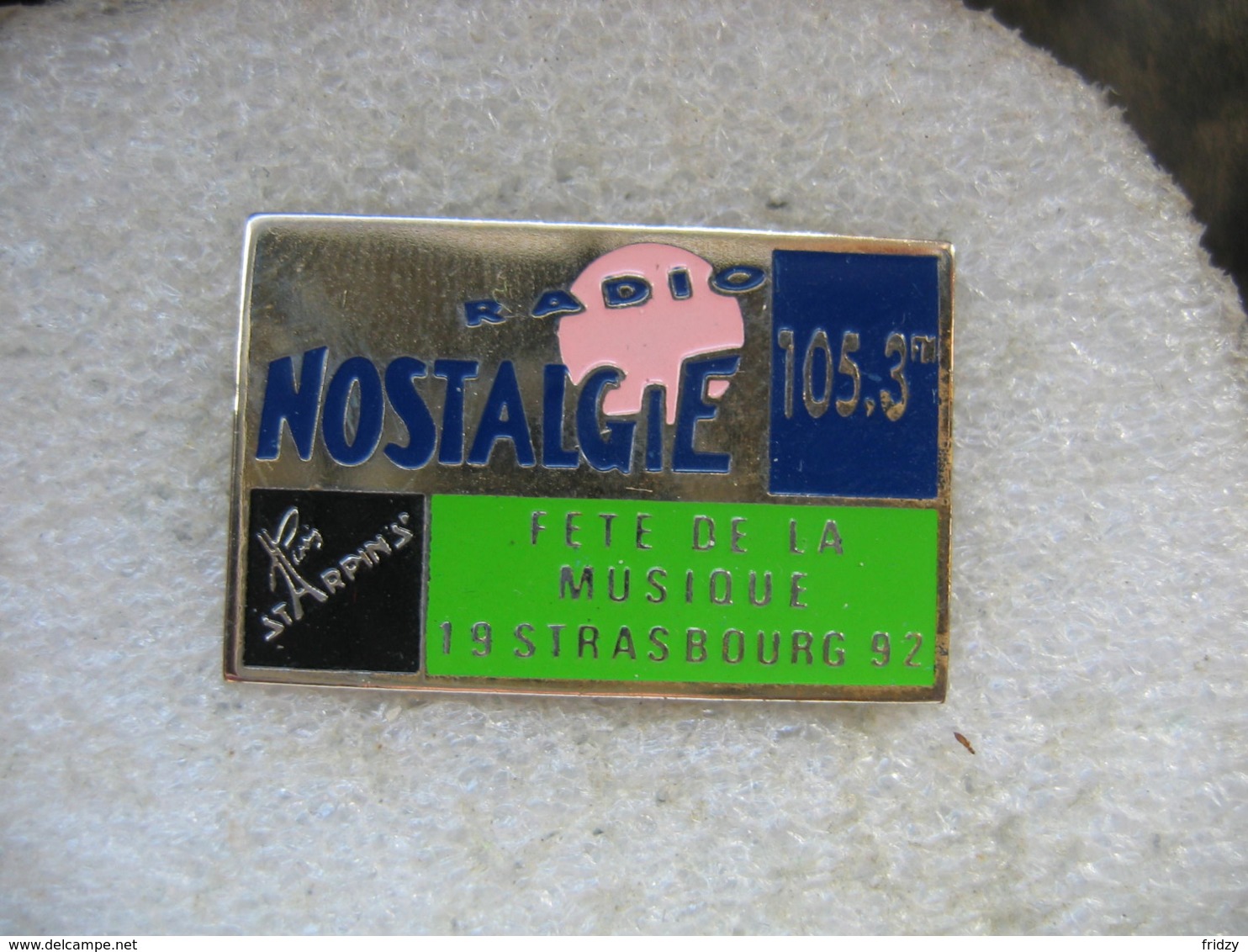 Pin's De La Fete De La Musique à STRASBOURG En 1992 Avec Radio Nostalgie 105.3Mhz - Musique