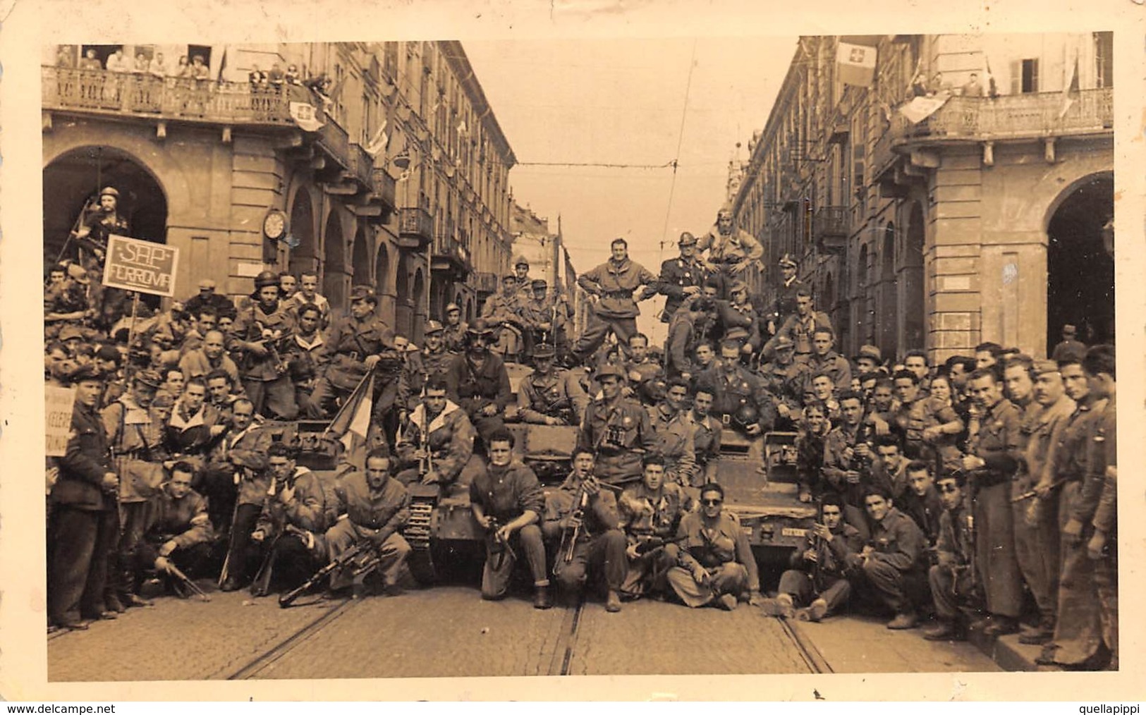 09543 "PARTIGIANI TORINESI ALLA LIBERAZIONE DELLA CITTA'-P.ZZA VITTORIO-APRILE 1945-FOTOGRAFO G.GHERLONE GAY" ORIG - Guerra, Militari