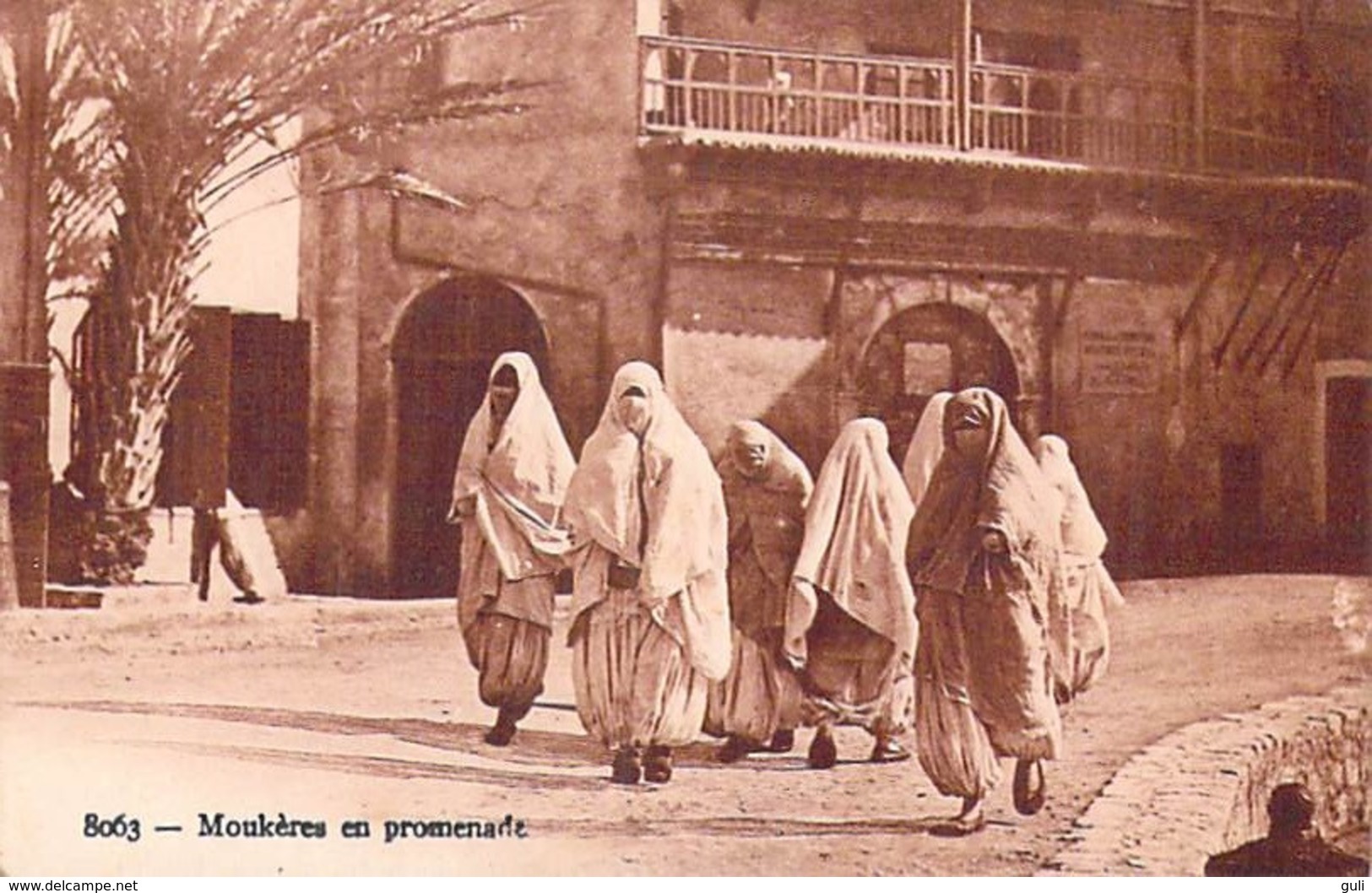 Algérie  (femme Femmes Maghrébines) Moukères En Promenade (2)  (-- Edition  A.D.I.A 8063)*PRIX FIXE - Femmes