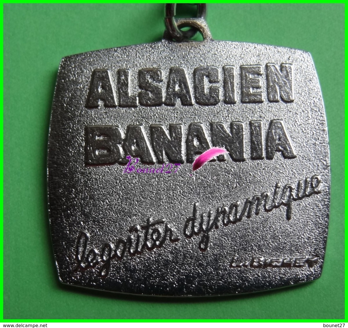 Porte Clé  Vintage " Alsacien BANANIA " Chocolat Voiture RENAULT 1899 Car BICHET Keychain - Sleutelhangers