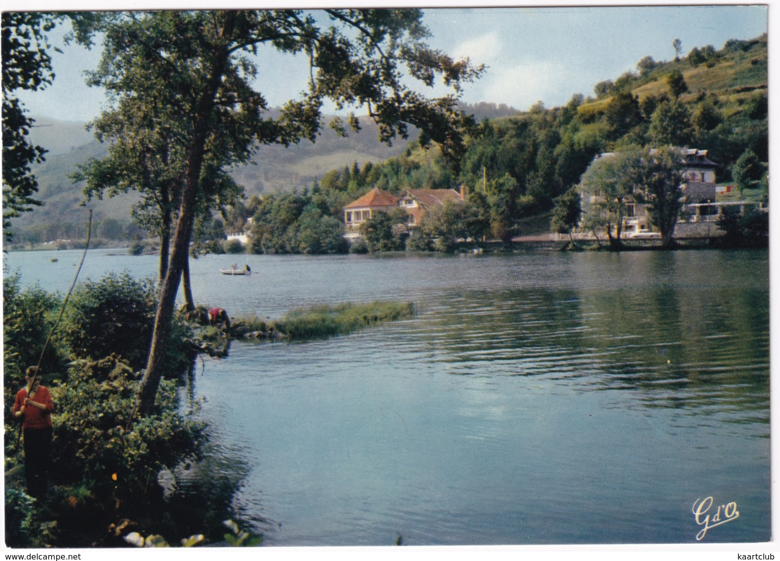 Le Lac Chambon: Perpective En Direction Du Chambon S/ Lac - Pêcheur Sportif - (Puy-de-Dome) - Issoire