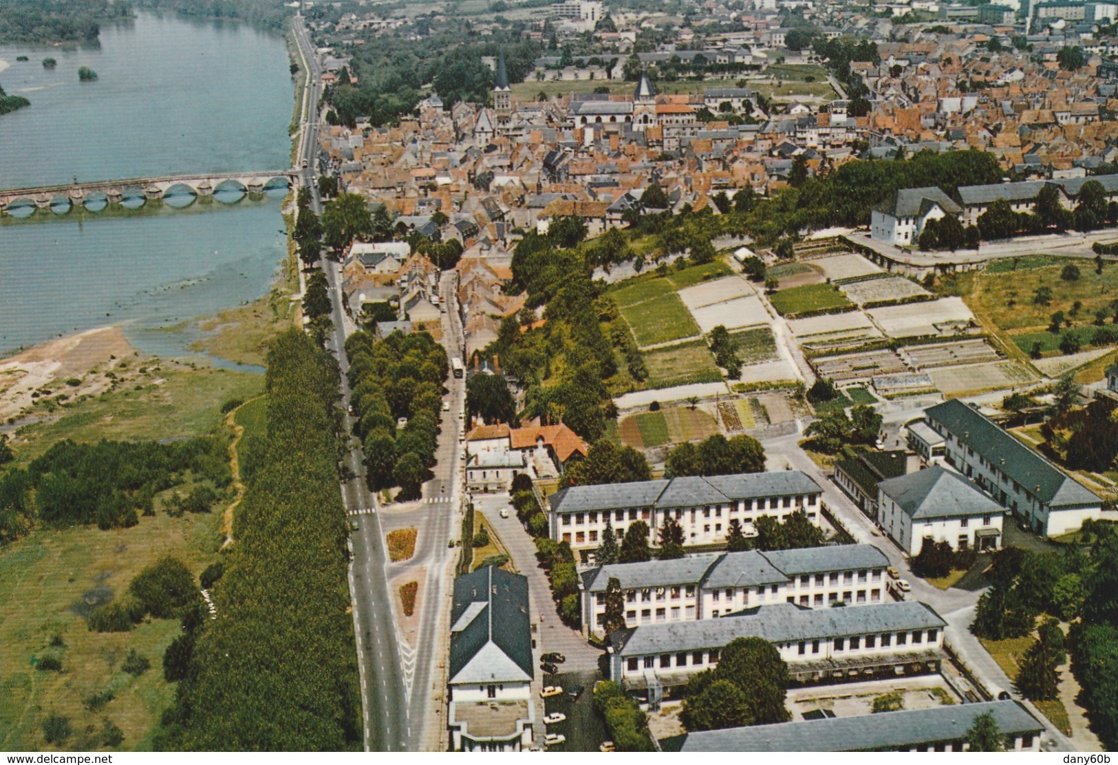 REF.HU . CPM . 58 . LA CHARITÉ SUR LOIRE . VUE GENERALE AÉRIENNE - La Charité Sur Loire