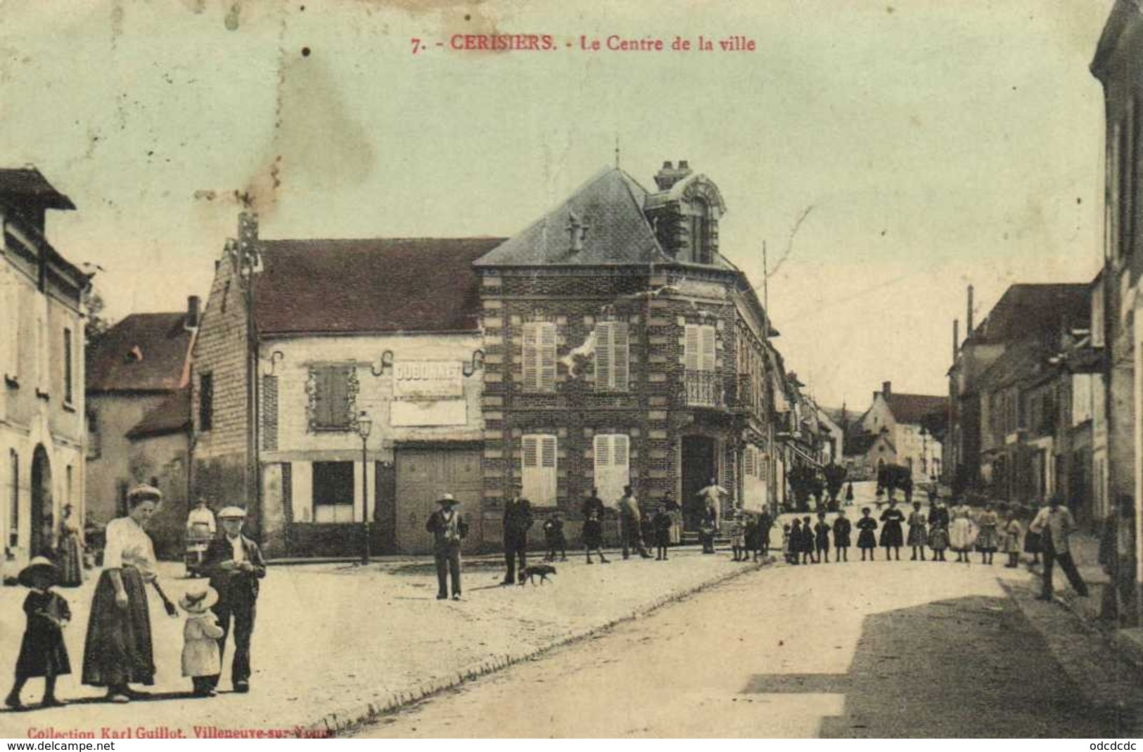 CERISIERS  Le Centre De La Ville Animée Colorisée RV - Cerisiers