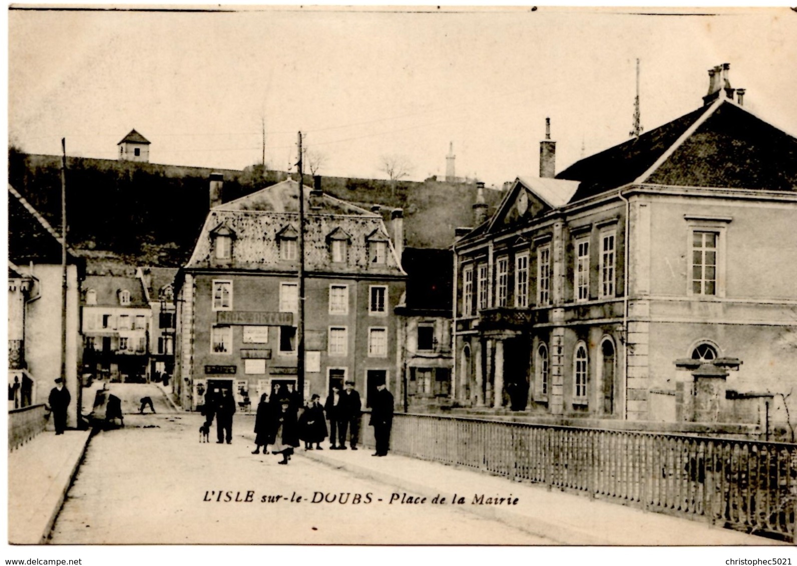 L'Isle Sur Le Doubs - Place De La Mairie - Isle Sur Le Doubs