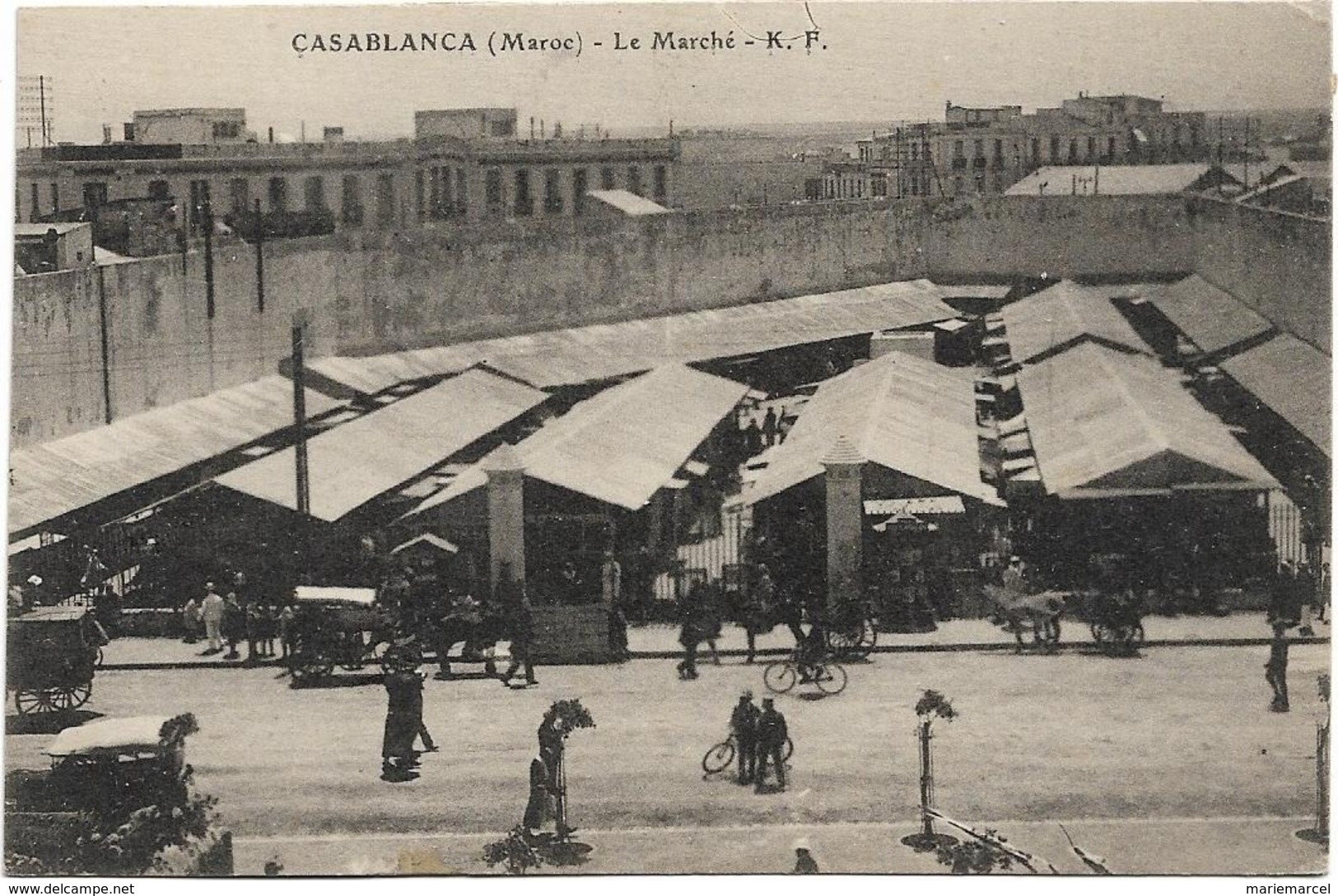 MAROC - CASABLANCA - LE MARCHE - Véhicule Ancien-Charrettes-Calèches-Vélo - Casablanca