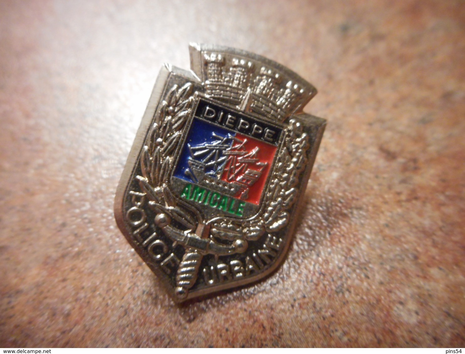 A039 -- Pin's Police Urbaine Amicale Dieppe - Police