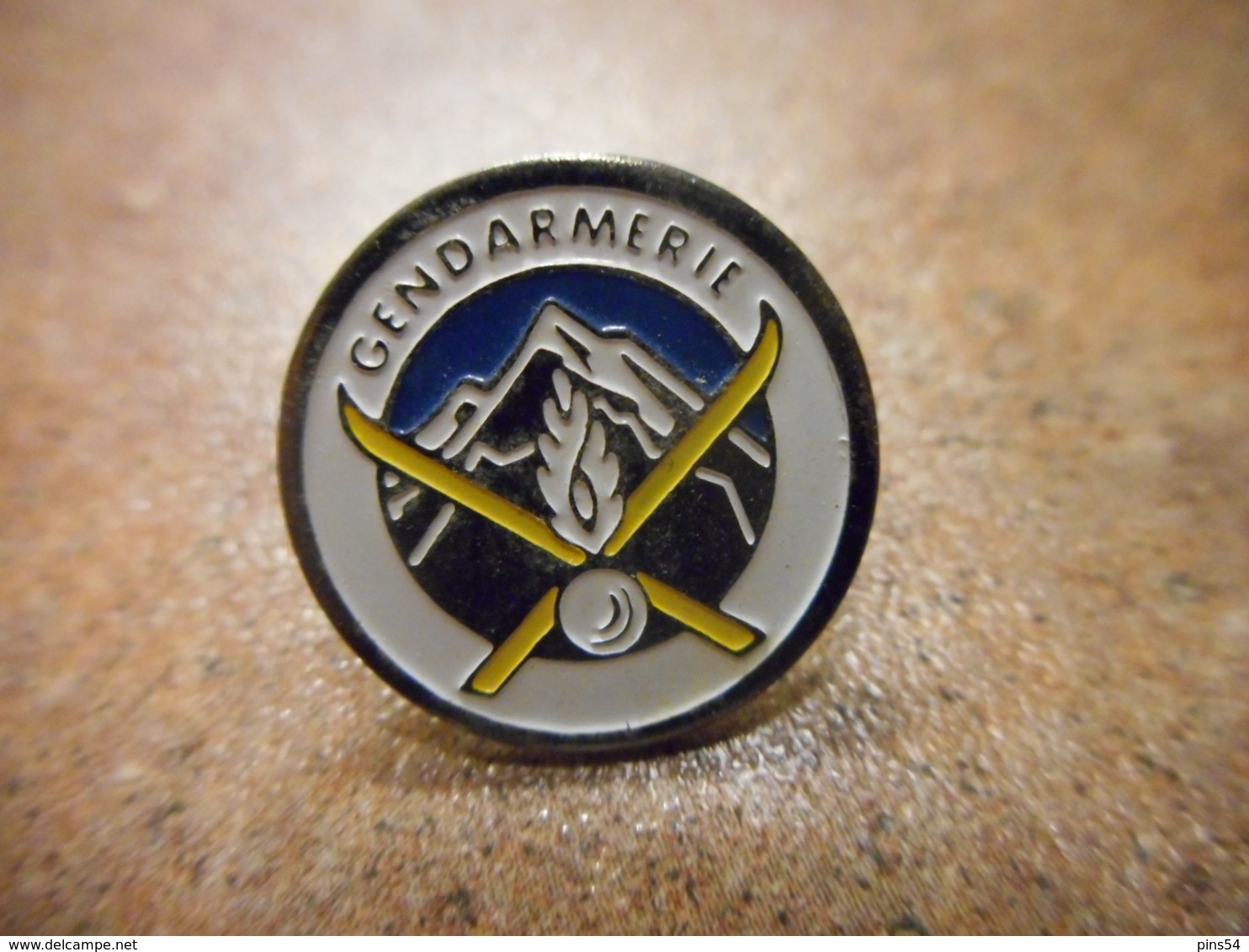 A039 -- Pin's Gendarmerie Montagne - Police