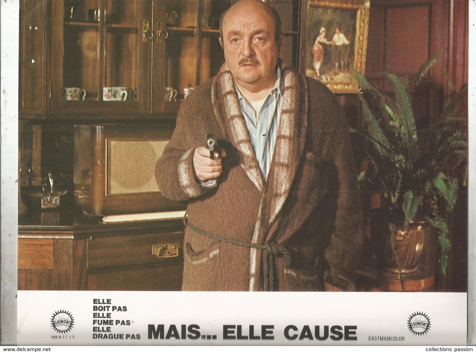 Affichette De Cinéma, 275 X 225 Mm, Elle Boit Pas...mais Elle Cause, 1970, Girardot ,Blier ,Darc,  Frais Fr 1.95 E - Afiches