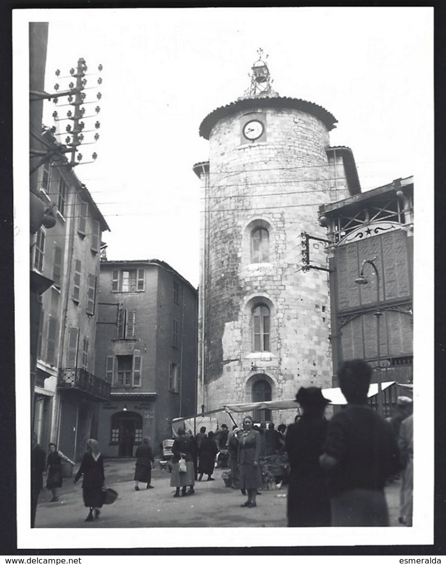 France,Hyères ( VAR) Marché,animé .photo Véritable  Situé Année 1951 - Lieux