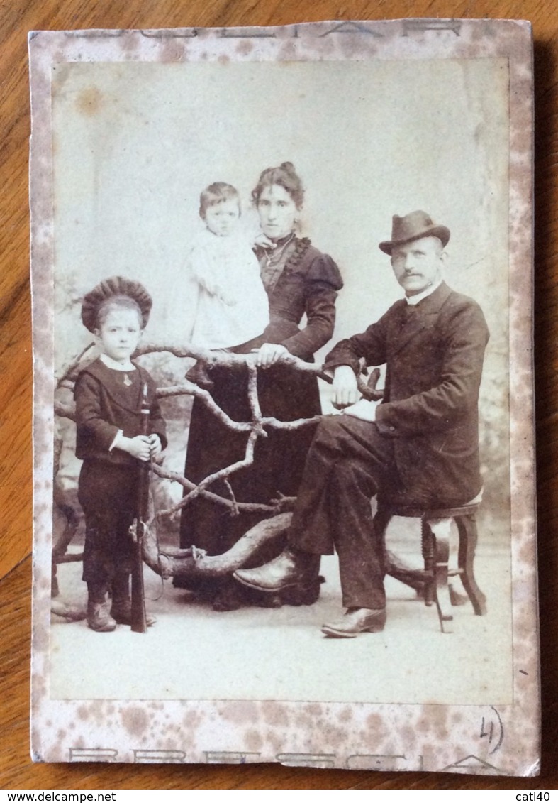 BRESCIA FOTO OGLIARI VIA DIETRO VESCOVADO  : FOTO GRUPPO DI FAMIGLIA - Antiche (ante 1900)
