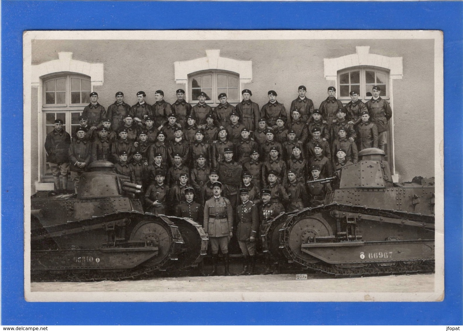 MILITARIA - Carte Photo De Militaires Posant Devant Leurs Chars - Guerra 1914-18