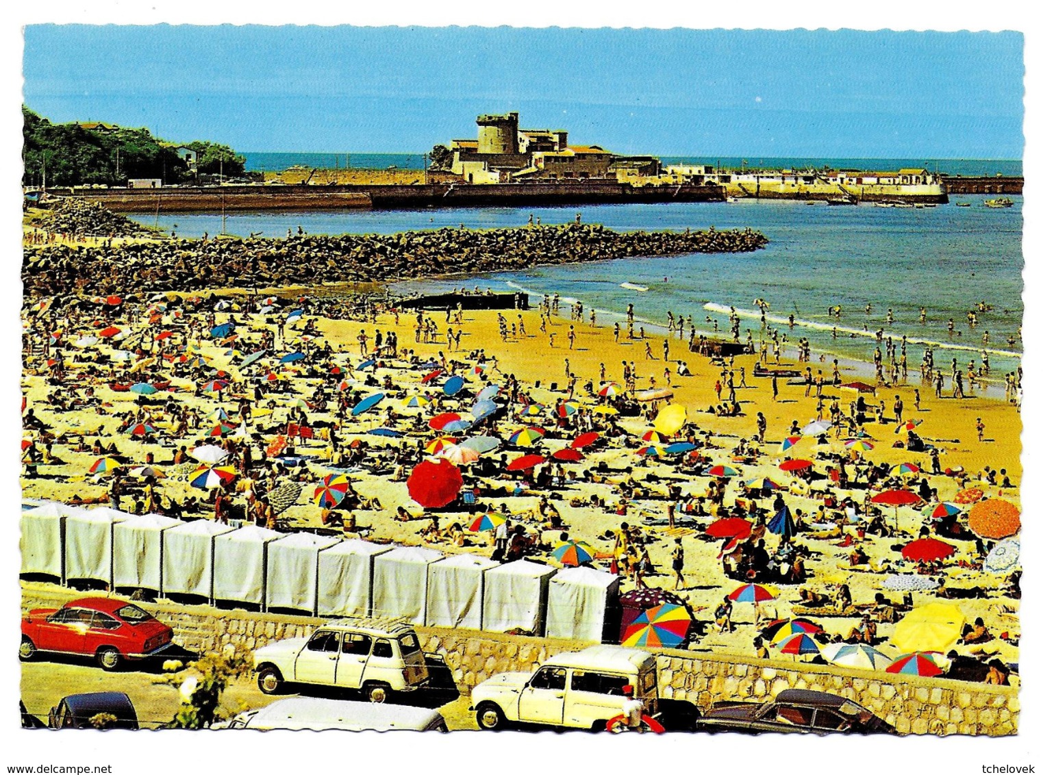 (64). Urrugne. 64.S32.100 Plage De Socoa Et Fort. Renault 4L - Urrugne