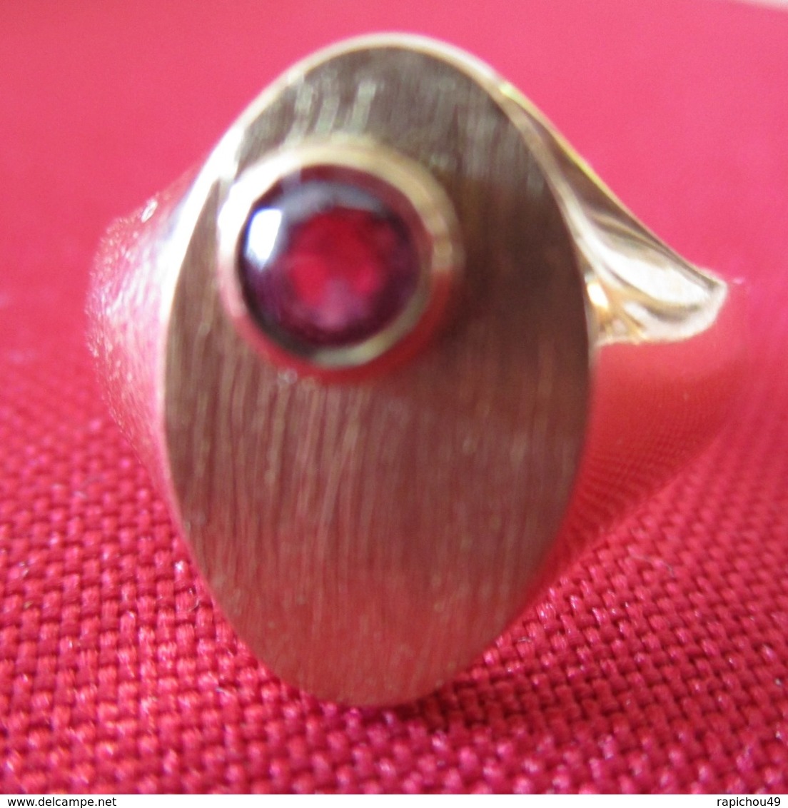 JOLIE CHEVALIERE En OR 18K Et Rubis - Anillos