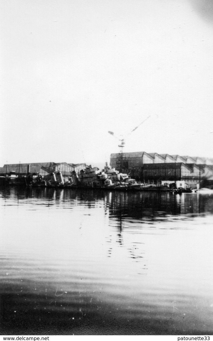 83 LA SEYNE PHOTO SABORDAGE DE LA FLOTTE 27/11/42 LES CHANTIERS CONTRE TORPILLEURS MOGADOR ET VALMY REPOSANT PAR LE FOND - La Seyne-sur-Mer