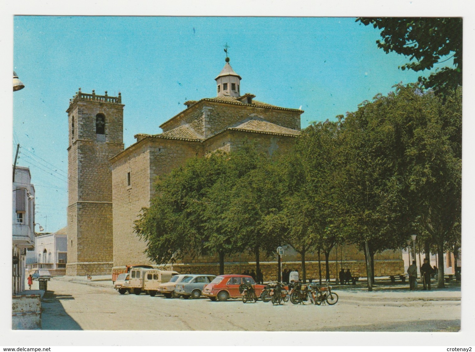 Espagne Castilla La Mancha Ciudad Real Pedro Munoz Eglise Paroissiale Citroën 2CV Ami 6 Austin Fiat 850 Motos - Ciudad Real