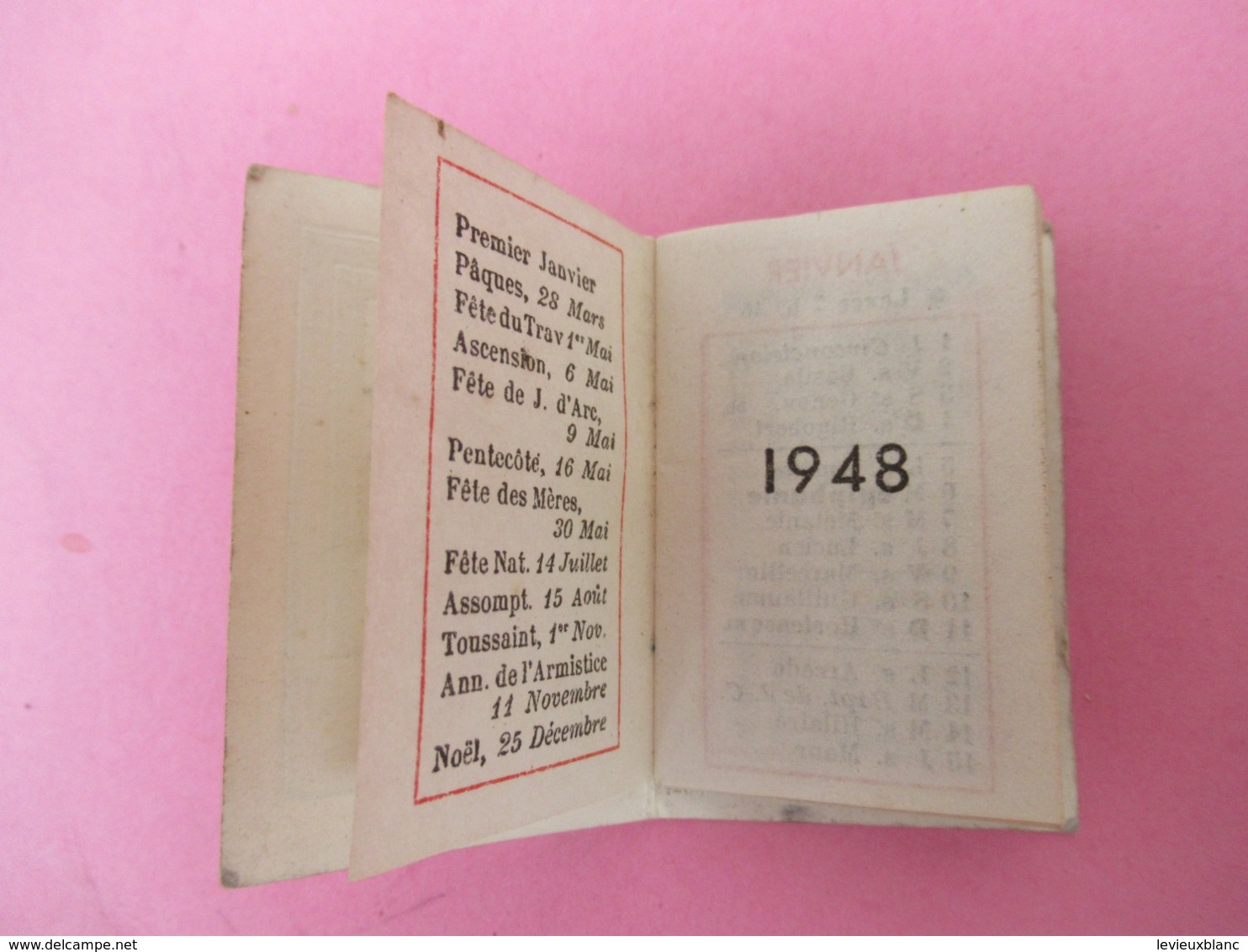 Pt Calendrier De Poche /Couverture Gaufrée Dorée Et Bleue/ Femme Sentant Des Fleurs /1948     CAL457 - Sonstige & Ohne Zuordnung