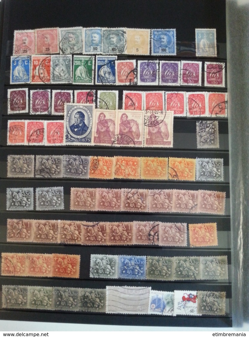 LOT N° e790  accumulation de timbres divers , dans un classeur