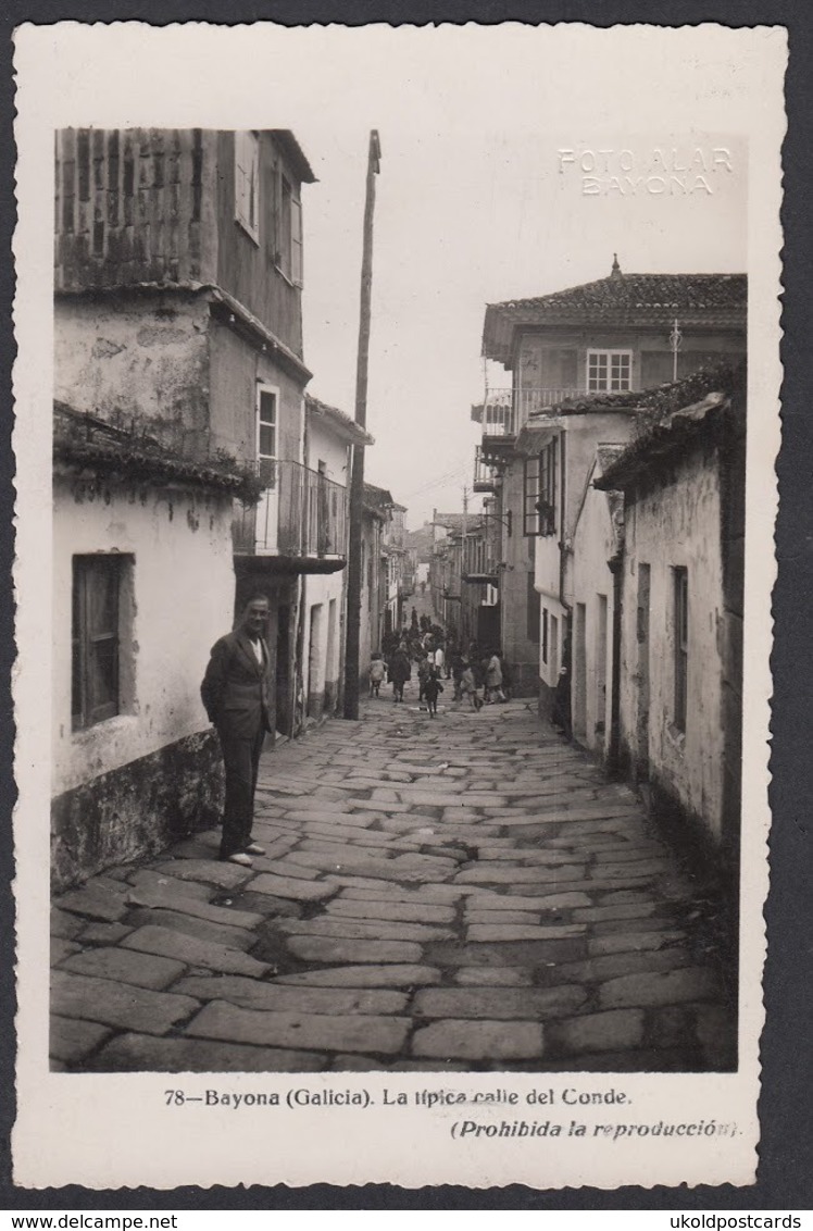 CPA - Espana / Spain -  BAYONA, La Tipica Calle Del Conde,  Fotografica. - Pontevedra