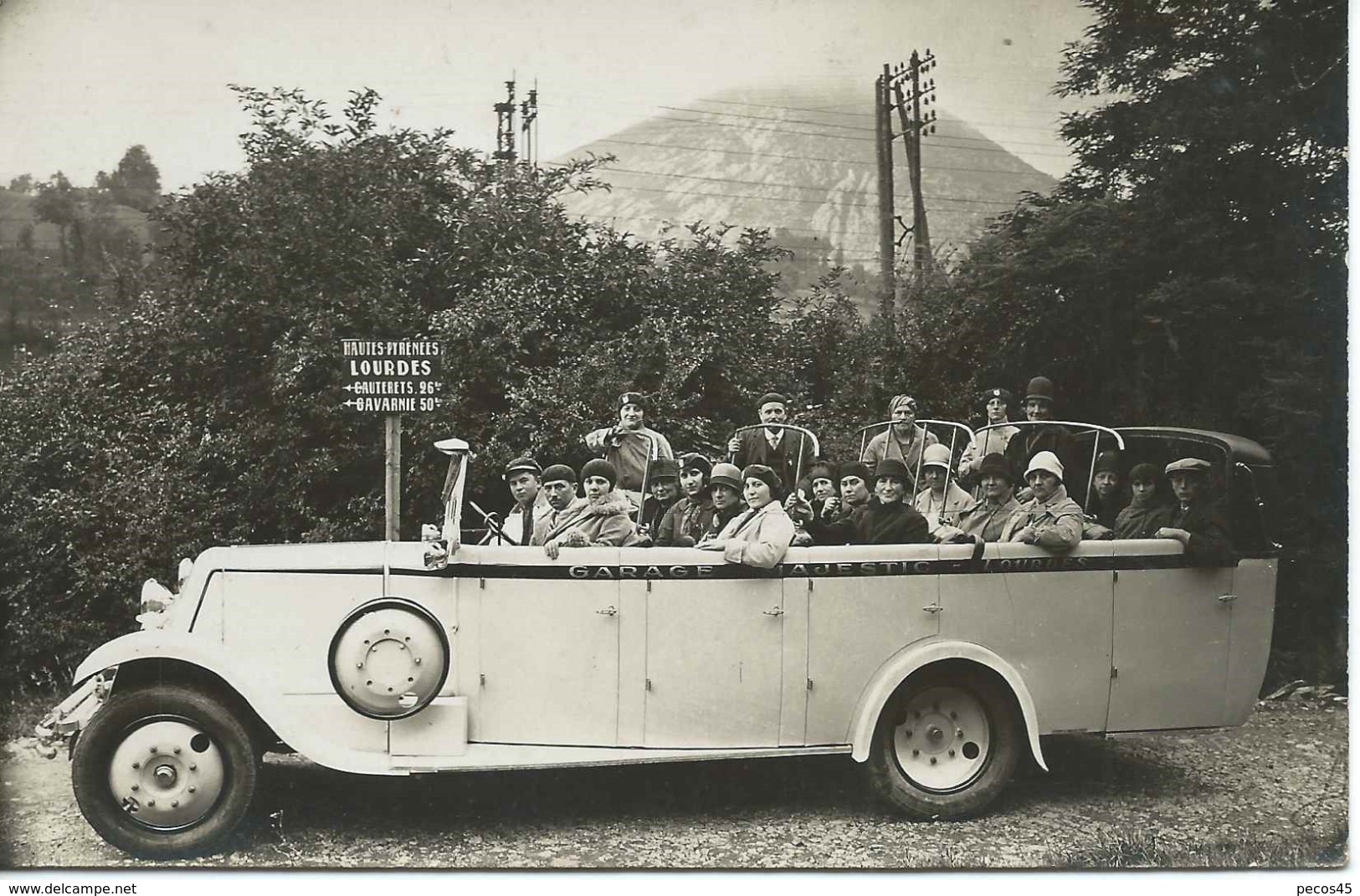 Carte-photo : Touristes D'OLIVET (Loiret) En Visite à LOURDES. Années 30. - Lourdes