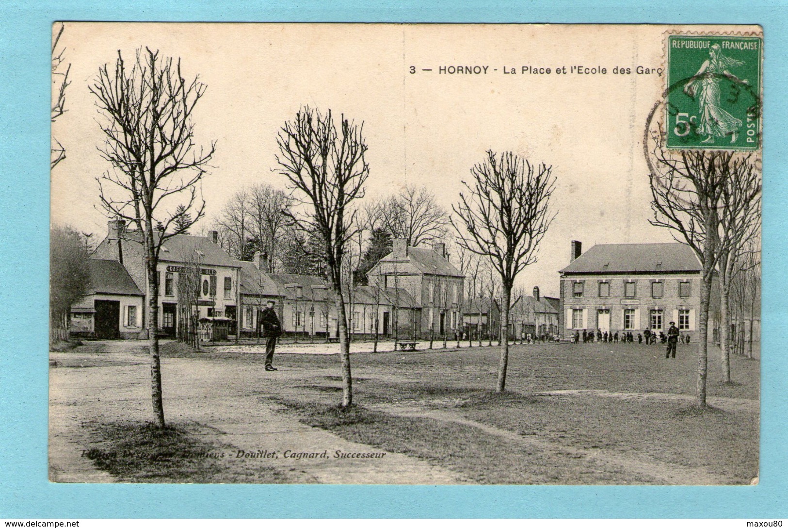 HORNOY - La Place Et L'Ecole Des Garçons - - Hornoy Le Bourg