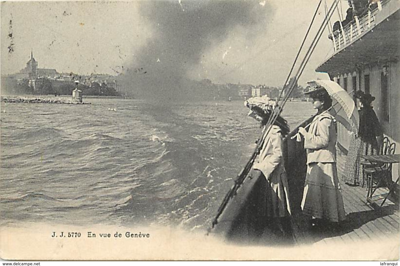 Pays Div -ref V135- Suisse -en Vue De Geneve A Bord D Un Bateau /-etat :minuscule Coupure Propre Milieu Haut De La Carte - Genève