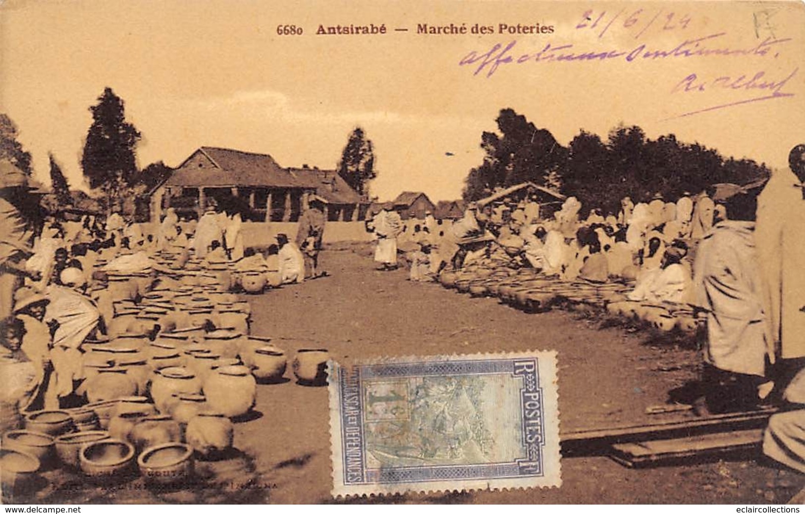 Thème. Poterie.Céramique.Faiencerïe.Briquetterie   Madagascar. Antsirabé Le Marché De La Poterie (Voir Scan) - Industry