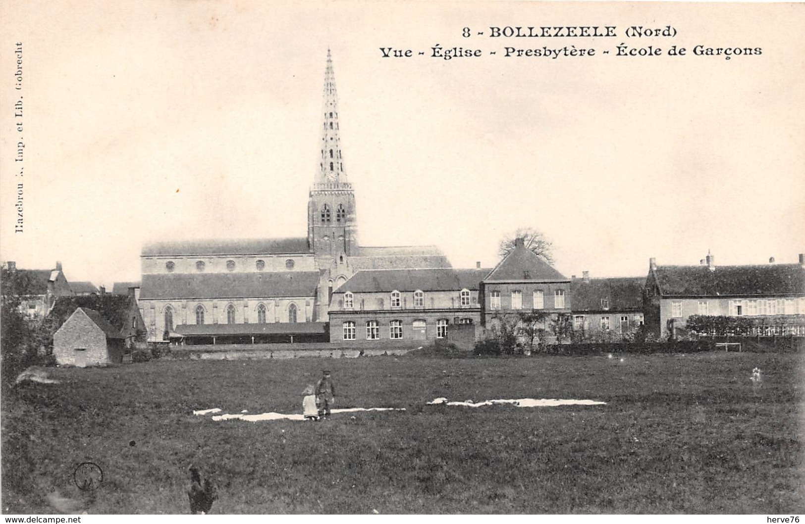 BOLLEZEELE - Vue - Eglise - Presbytère - Ecole De Garçons - Autres & Non Classés