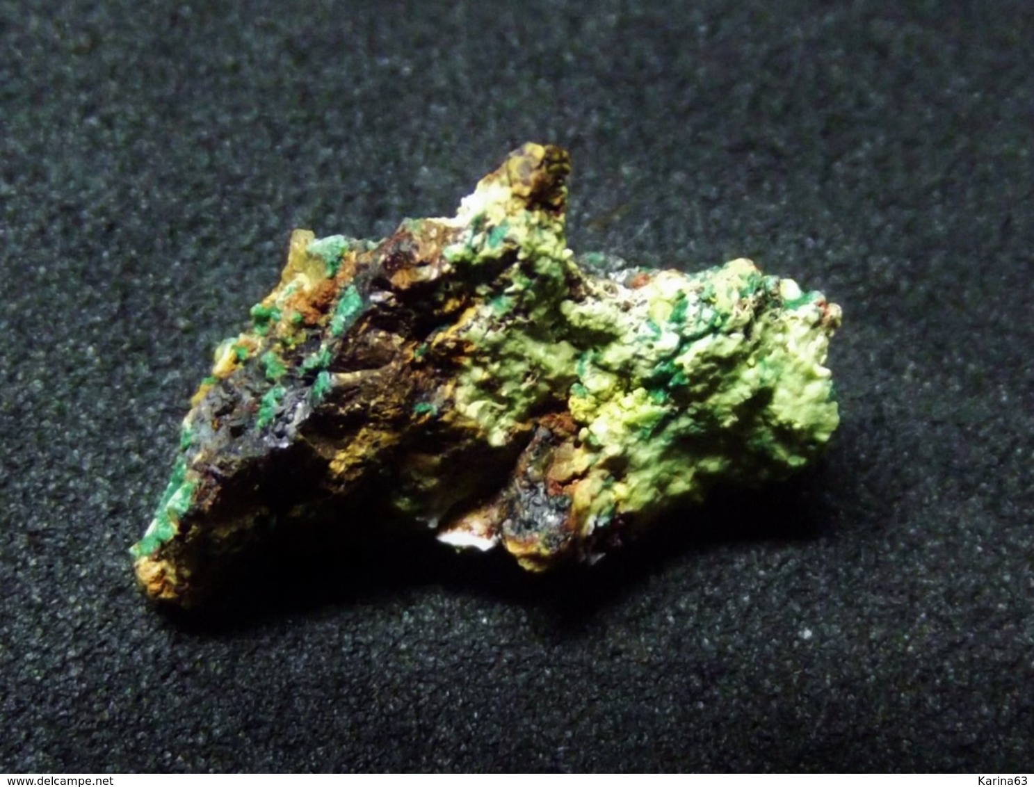 Gillardite TL With Gaspéite On Matrix ( 2 X 1 X 0.5 Cm ) 132 North Ni Mine - Widgiemooltha - Wa - Australia - Minéraux