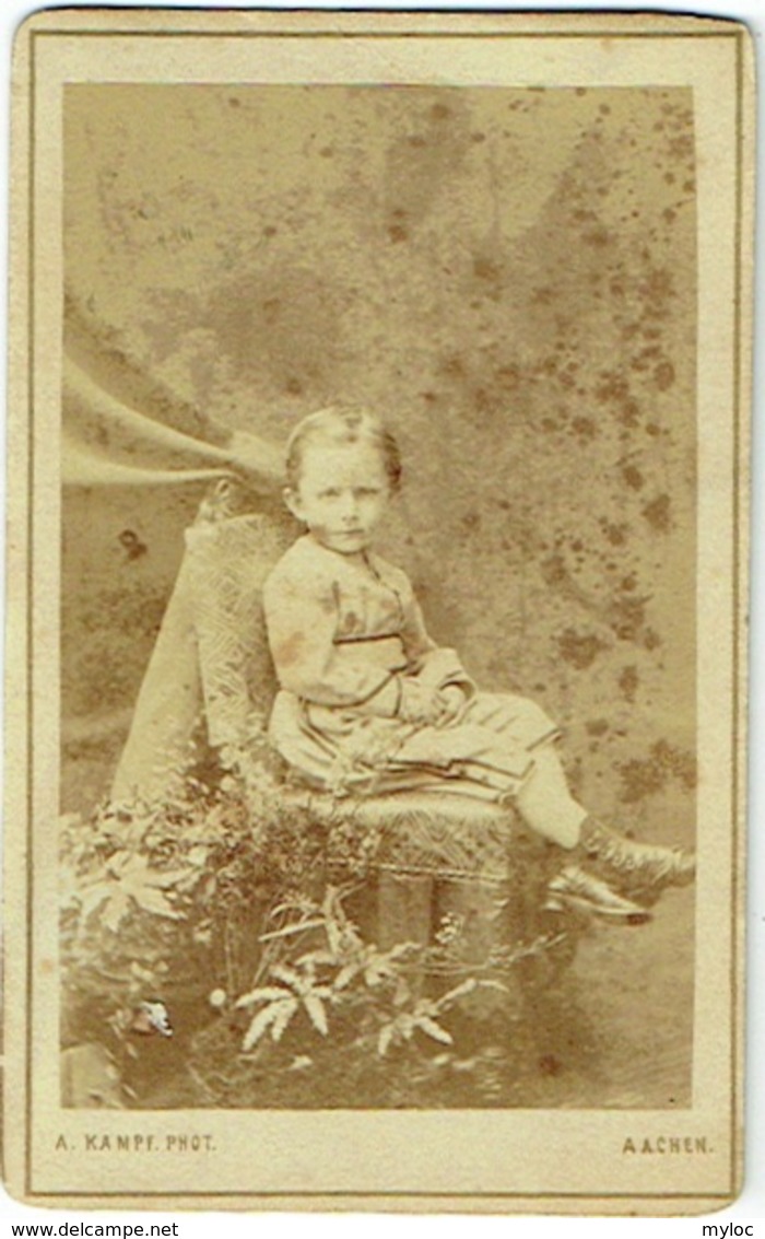 Photo CDV. Enfant, Ernest Puissant. Foto Kampf, Aachen. - Anciennes (Av. 1900)