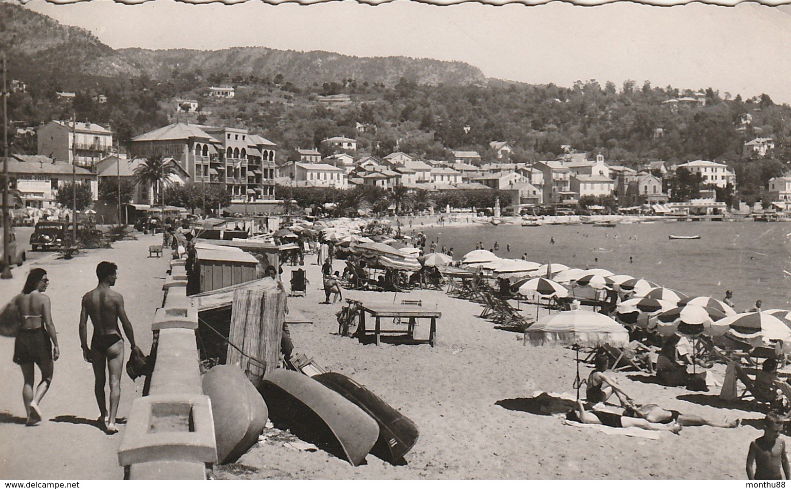 CPSM  83 (Var) LE LAVANDOU / LA PLAGE / ANIMEE - Le Lavandou