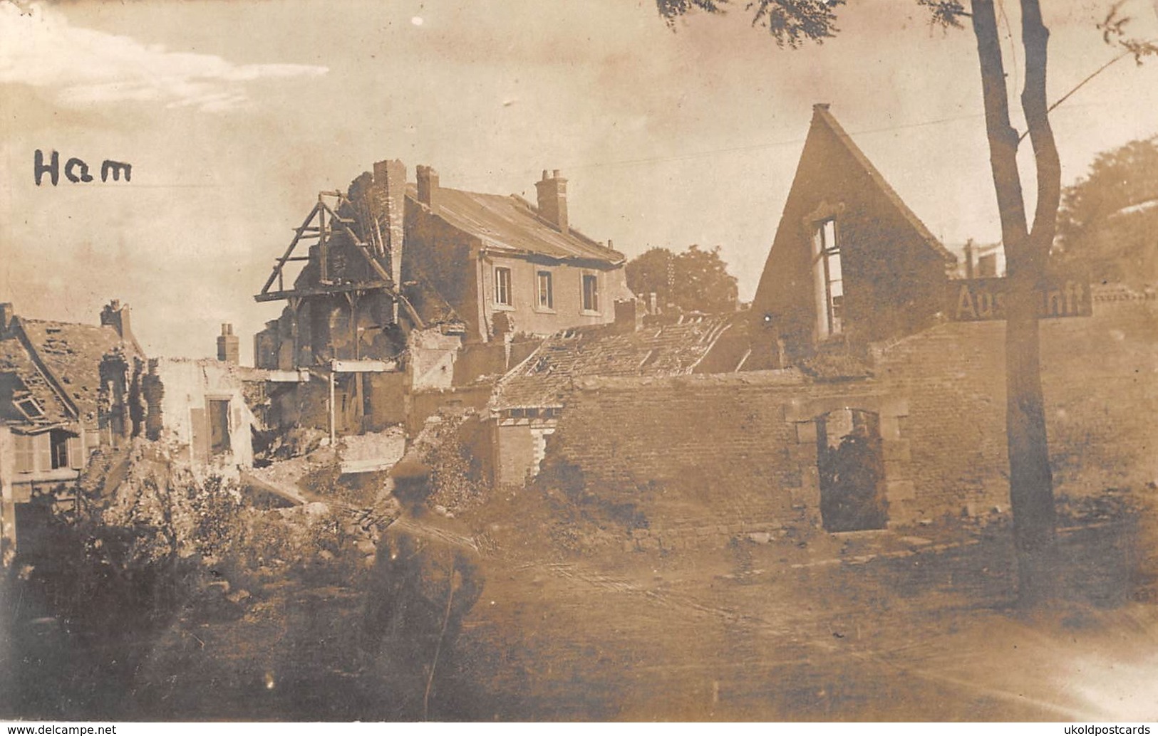 CPA 80 -  HAM,  Ruines De Guerre 1914-18 Bombardement,   Carte Photo. - Ham