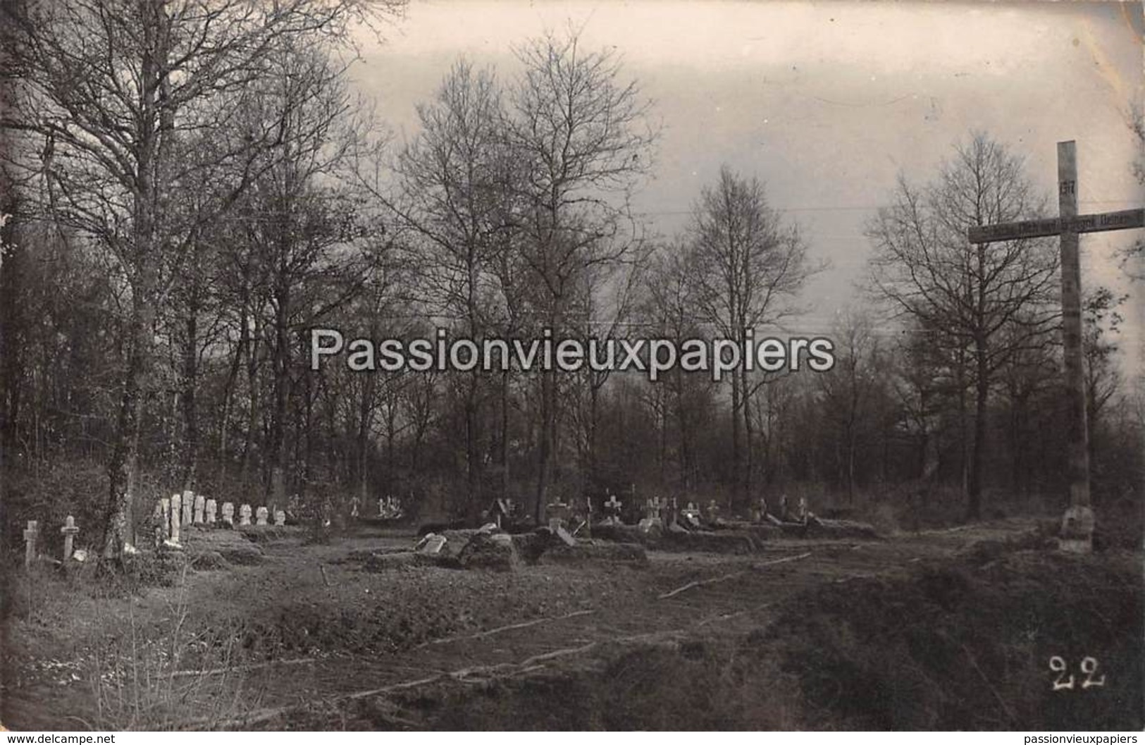 CARTE PHOTO  ALLEMANDE DAMVILLERS ? 1918 CIMETIERE FRIEDHOF - Autres & Non Classés