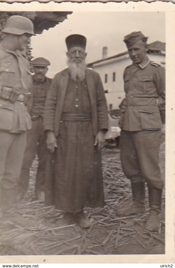 Foto Deutsche Soldaten In Jugoslawien Mit Orthodoxem Priester - Pioniere IR 46 - 2. WK - 8*5,5cm (43435) - Krieg, Militär
