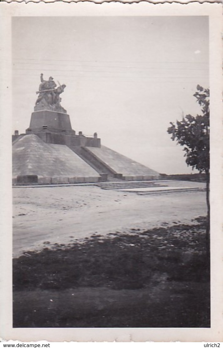 Foto Kriegerdenkmal Südosteuropa - 2. WK - 8*5,5cm (43440) - Krieg, Militär