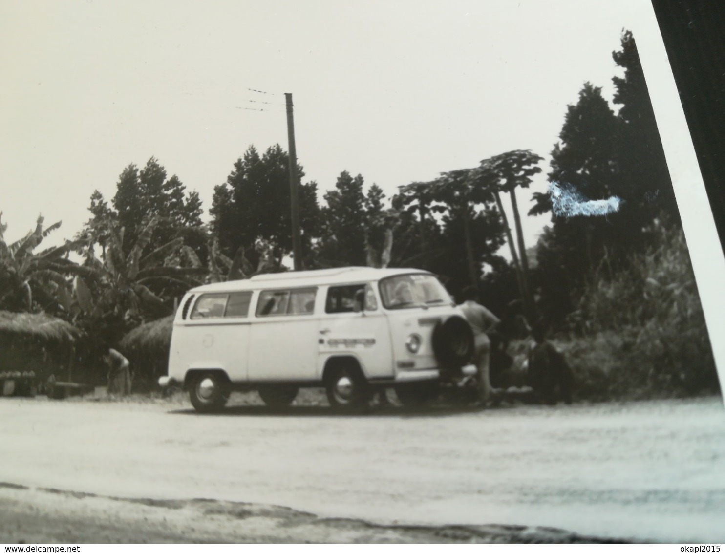 COMBI VOLKSWAGEN VW SUR ROUTE PERDUE CONGO + CAMIONETTE VW DANS LES INONDATIONS DE 1961 LÉOPOLDVILLE CONGO 5 PHOTOS - Auto's
