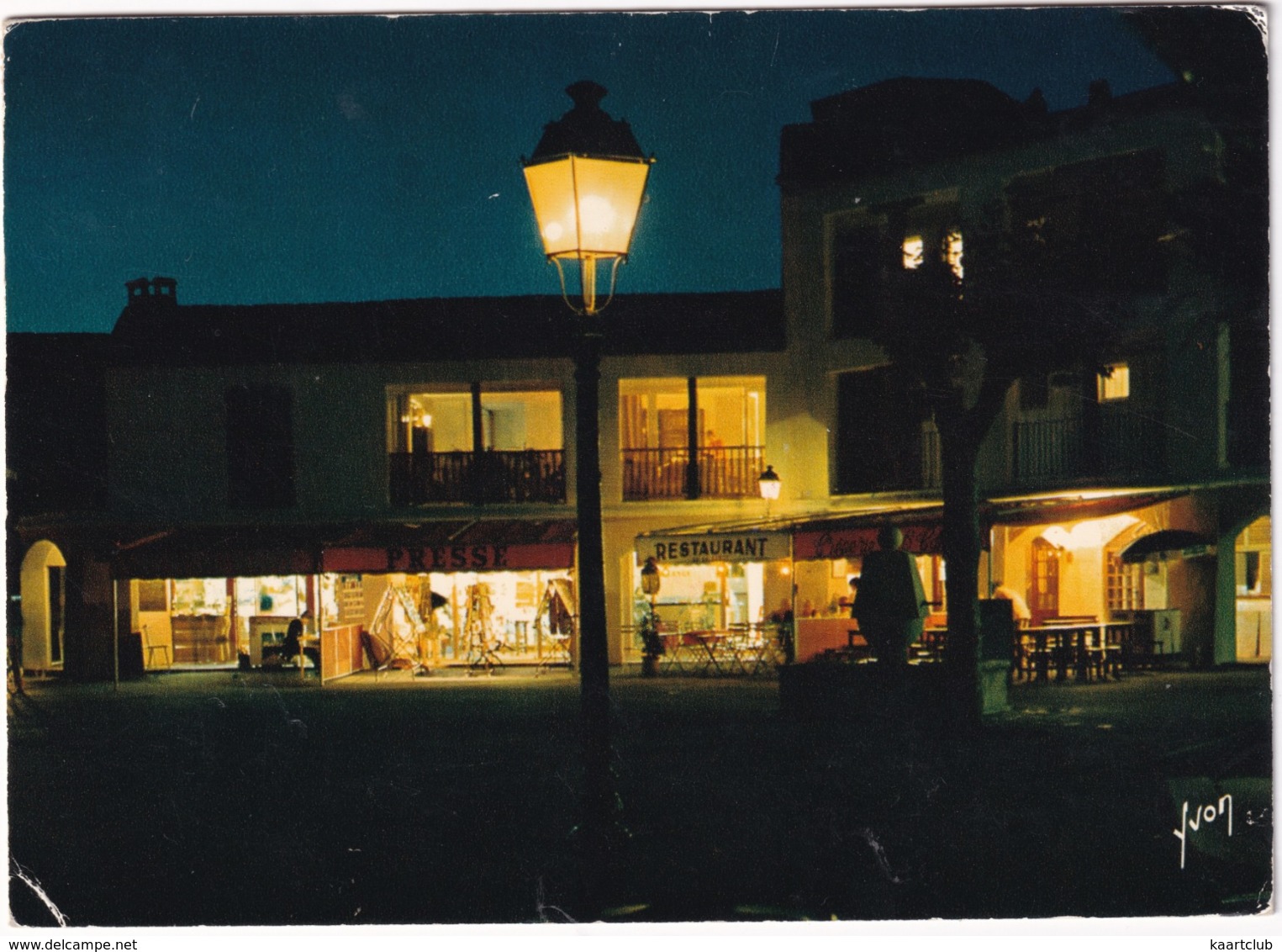 Port-Grimaud - La Nuit, Place Des Six-canons - (Var) - Port Grimaud