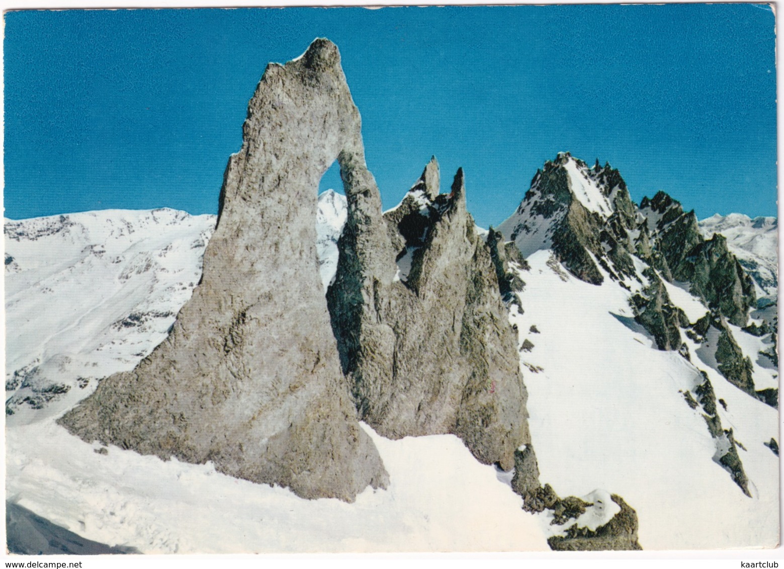 Station Du Lac De Tignes - Alt. 2100 M. - L'Aguille Piercée, La Grande Sassière (3746 M) - Savoie - Albertville