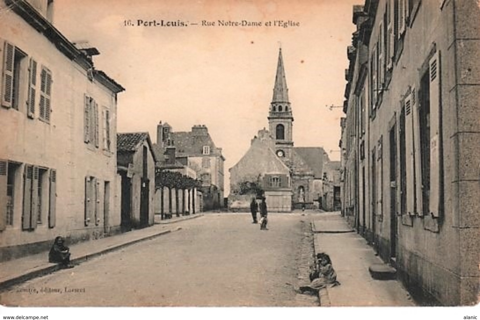 [56] Morbihan > Port Louis -RUE NOTRE DAME ET L'EGLISE- Animée- NON  Circulée TBE - Port Louis