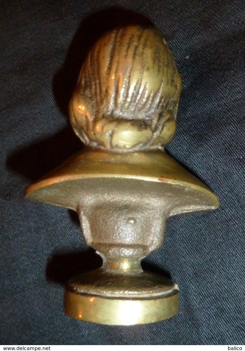 Cachet Du Buste De Chopin  En Bronze ( Pas Gravé Aux Initiales ) - Timbri
