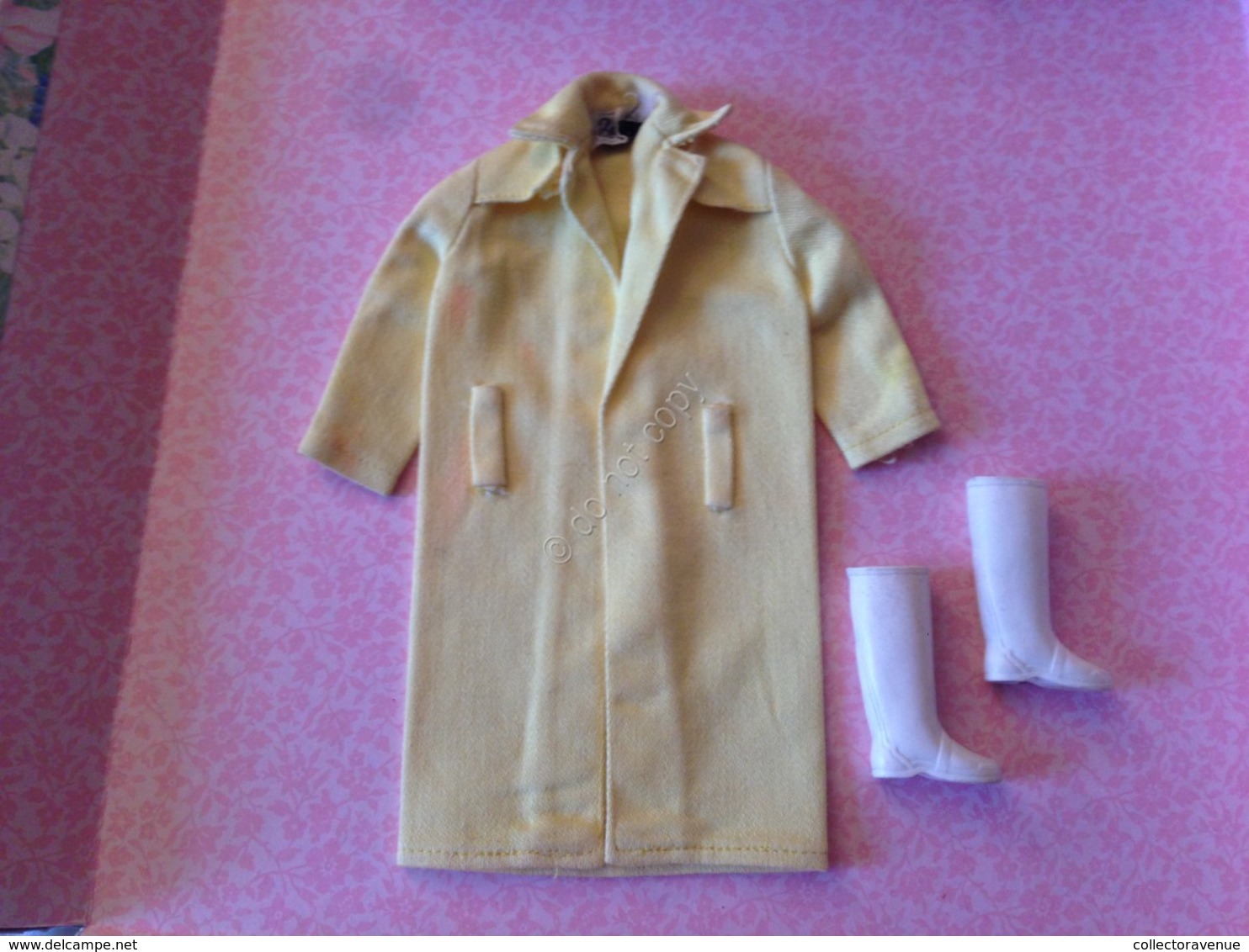 ORIGINAL BARBIE VINTAGE CLOTH #949 Rain Coat With Boots 1963 - Barbie