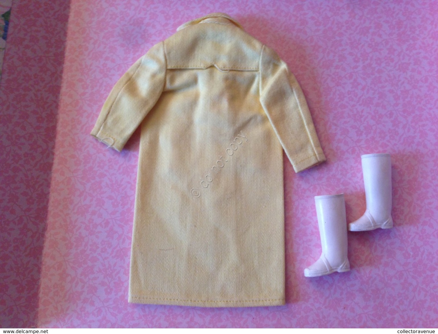 ORIGINAL BARBIE VINTAGE CLOTH #949 Rain Coat With Boots 1963 - Barbie