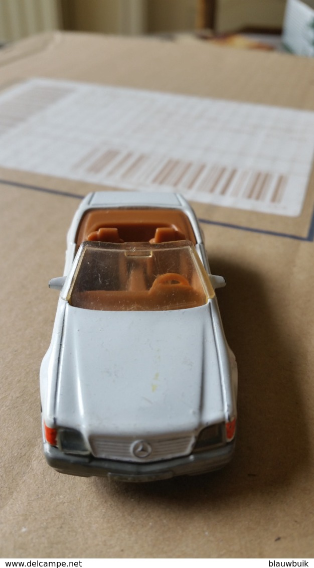 MATCHBOX WHITE & GRAY 1990 MERCEDES BENZ 500 SL-1/59 - Matchbox (Mattel)