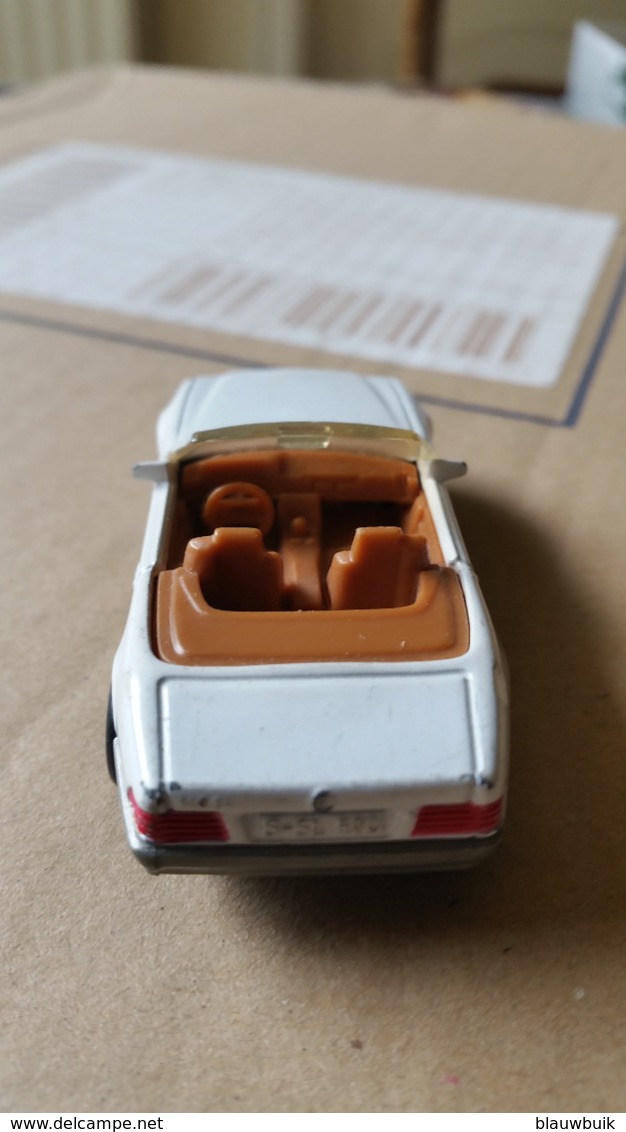 MATCHBOX WHITE & GRAY 1990 MERCEDES BENZ 500 SL-1/59 - Matchbox (Mattel)