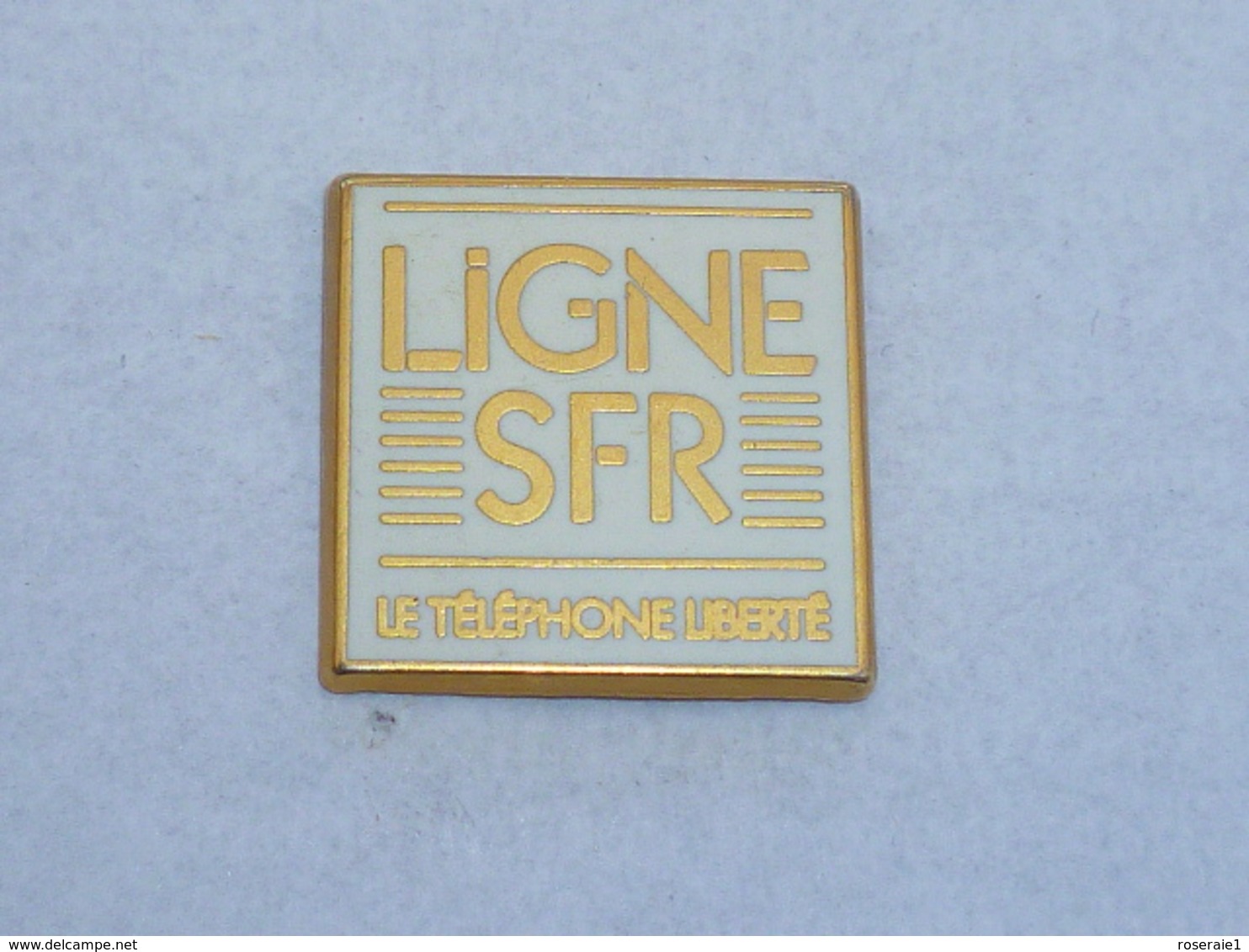 Pin's LIGNE SFR, LE TELEPHONE LIBERTE - France Télécom