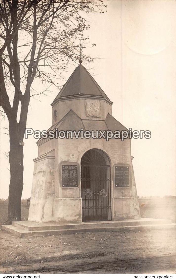 CARTE PHOTO ALLEMANDE  NIEBOROW 24.9.1939  MONUMENT Aux MORTS ? CHAPELLE ? - Pologne