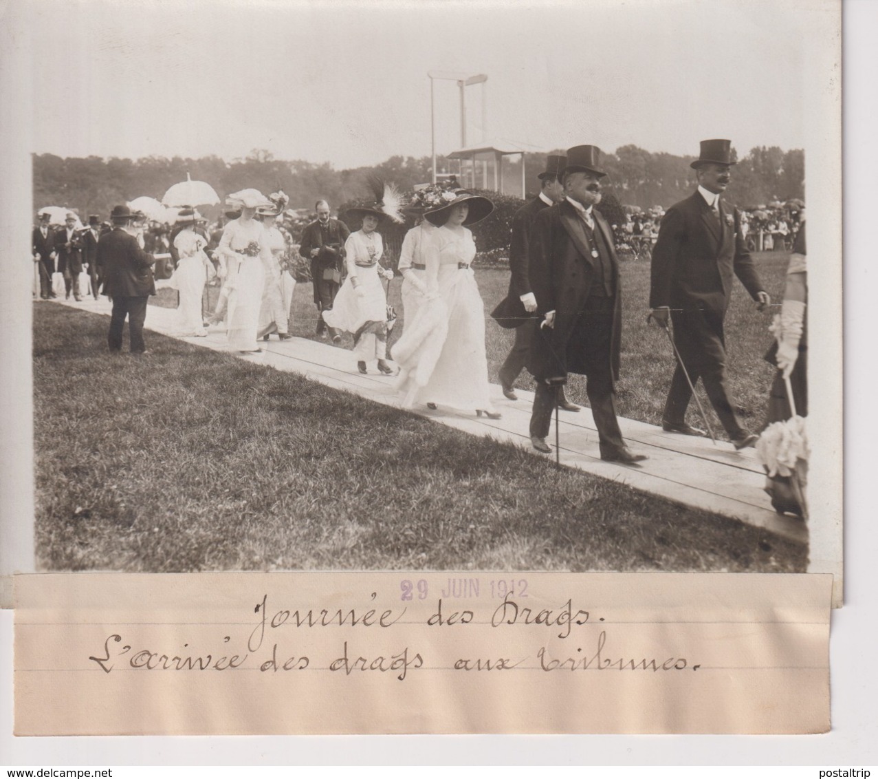 JOURNÉE DES DRAGS L'ARRIVÉE DES DRAGS AUX TRIBUNES   18*13CM Maurice-Louis BRANGER PARÍS (1874-1950) - Deportes