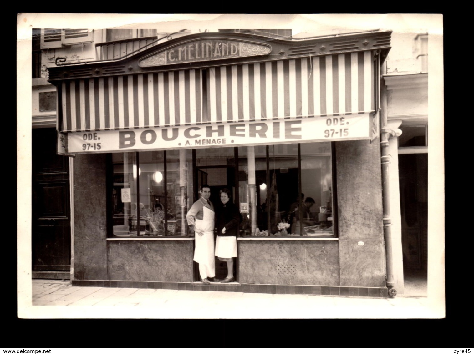 Photo ( 18 X 12.5 Cm ) Couple à La Porte De Leur Boucherie , Mars 1966 - Métiers