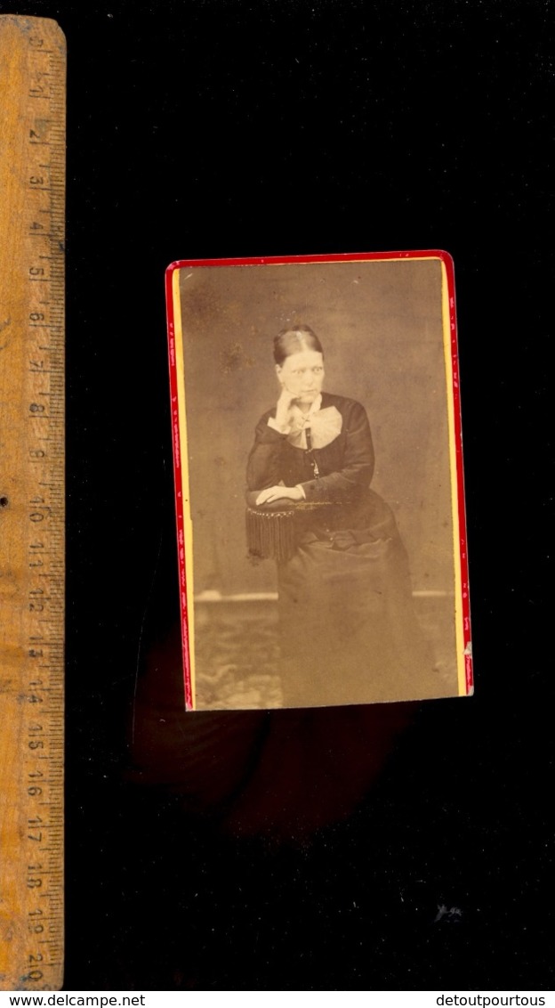 Photographie CDV : Femme / Atelier Photographe C BAYON De Lyon à VALENCE Près La Banque De France - Persone Anonimi