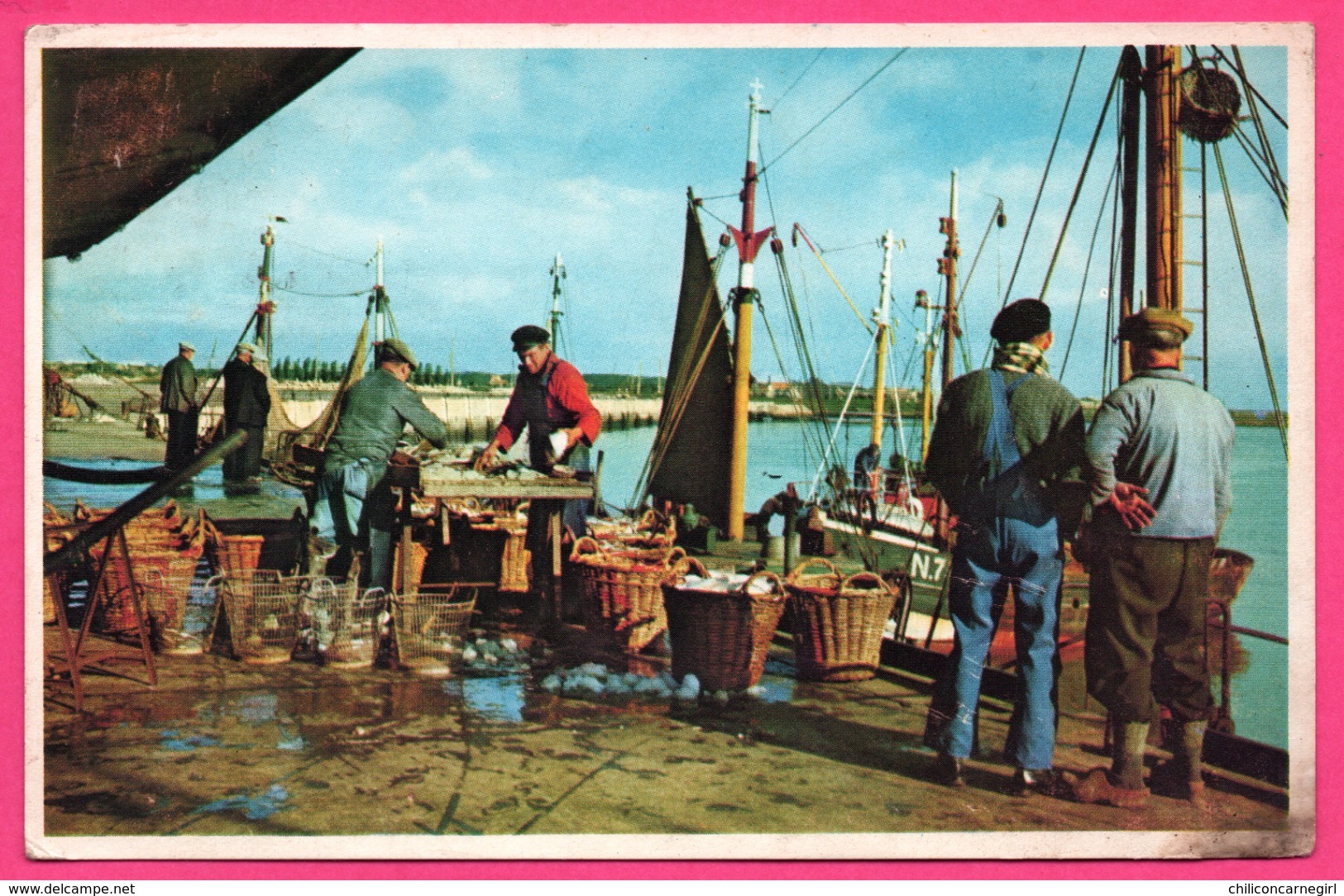 Coxyde - Koksijde - Après La Pêche - Pêcheurs - Vente De Poissons - Voilier - Animée - 1961 - Edit. J.M. - Colorisée - Koksijde