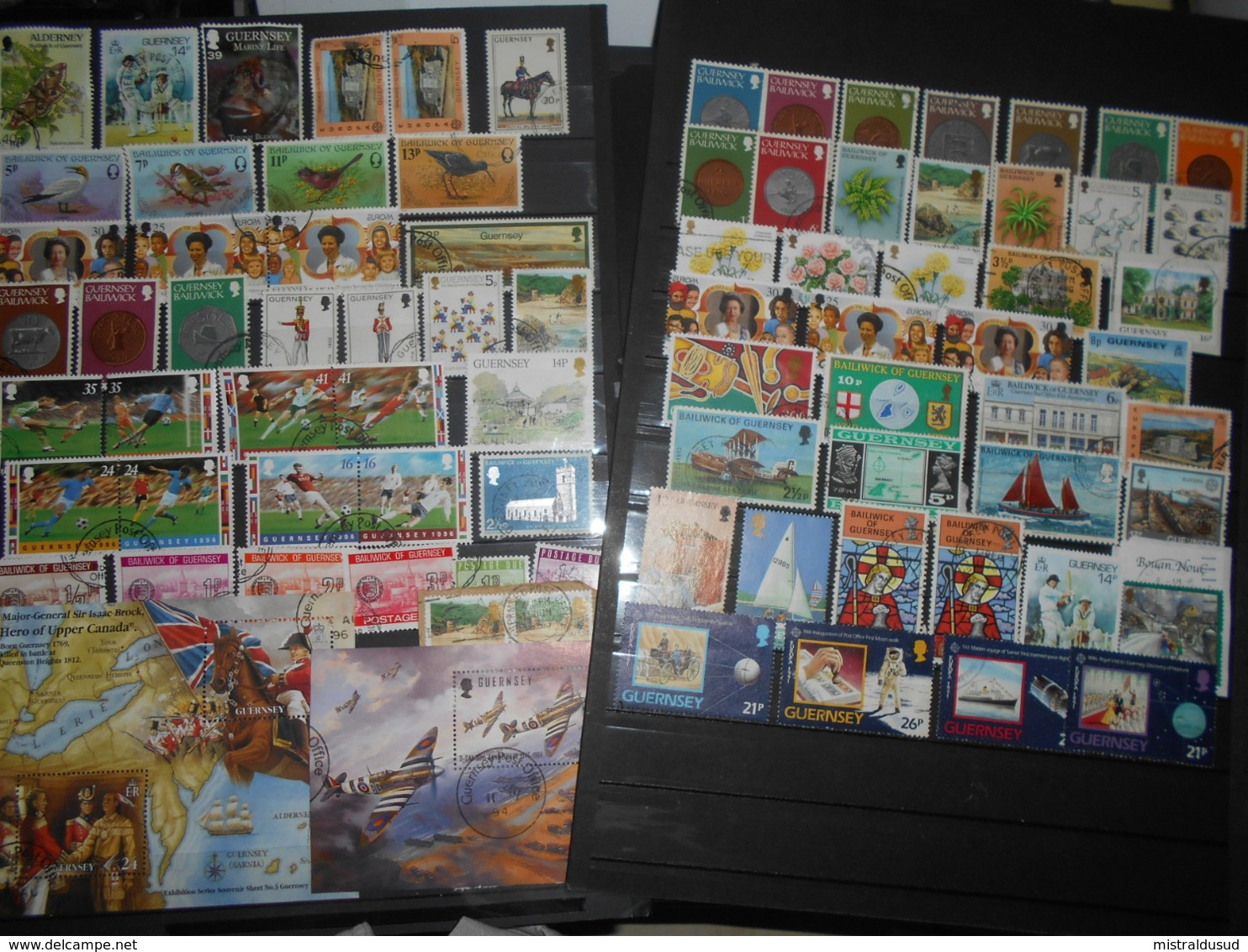 Collection , Guersnsey 80 Timbres , 2 Blocs Obliteres - Collections (sans Albums)